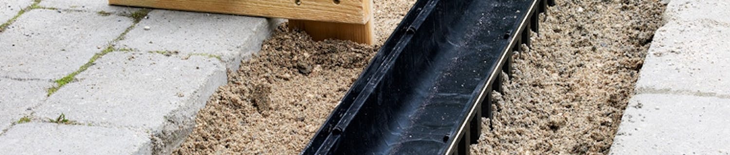 Denne malen sørger for at steinene kommer til å ligge helt rett når de legges igjen. Denne malen sørger for at steinene kommer til å ligge helt rett når de legges igjen.